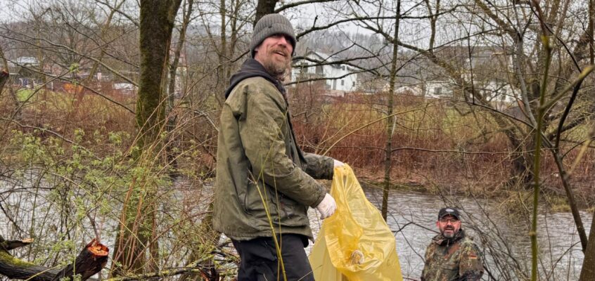 Dem Regen getrotzt – Einsatz für saubere Gewässer an Ruhr und Röhr 🌧️